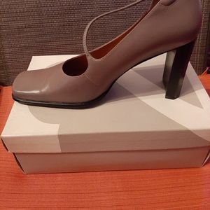 Anne Klein 2 Slate Pumps, size 10M